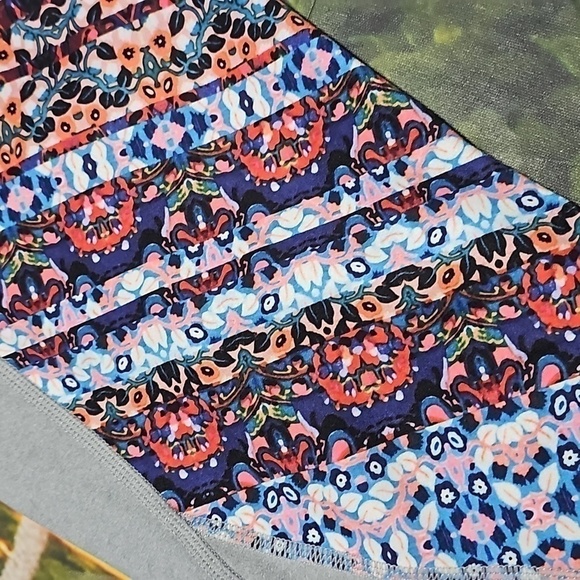 Athleta Capri Graphic Print Leggings Yoga Athletic Size‎ Small - Picture 3 of 7